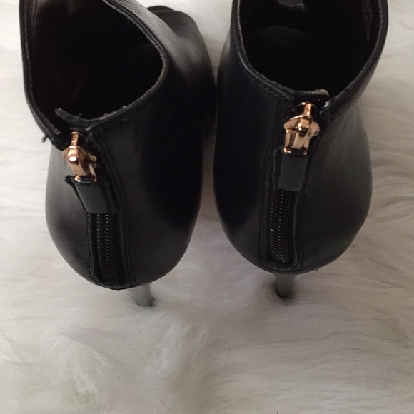 BCBGMAXAZRIA Durress peep-toe high-heel bootie - Picture 4 of 7